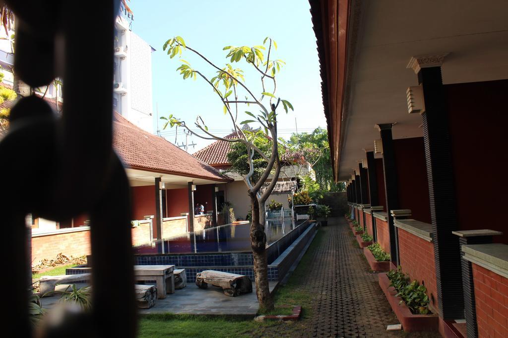Puri Ganesh Hotel Legian Exterior foto