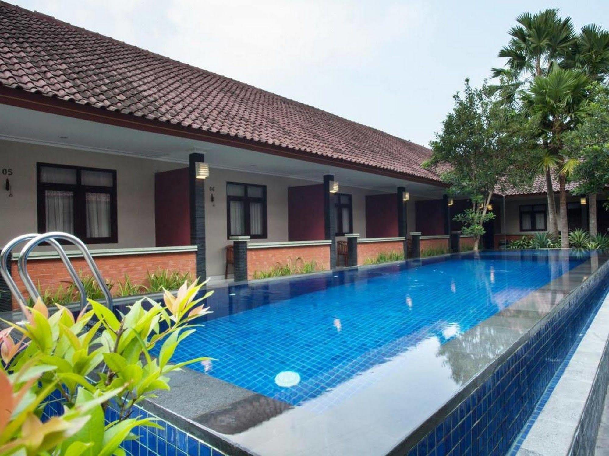 Puri Ganesh Hotel Legian Exterior foto