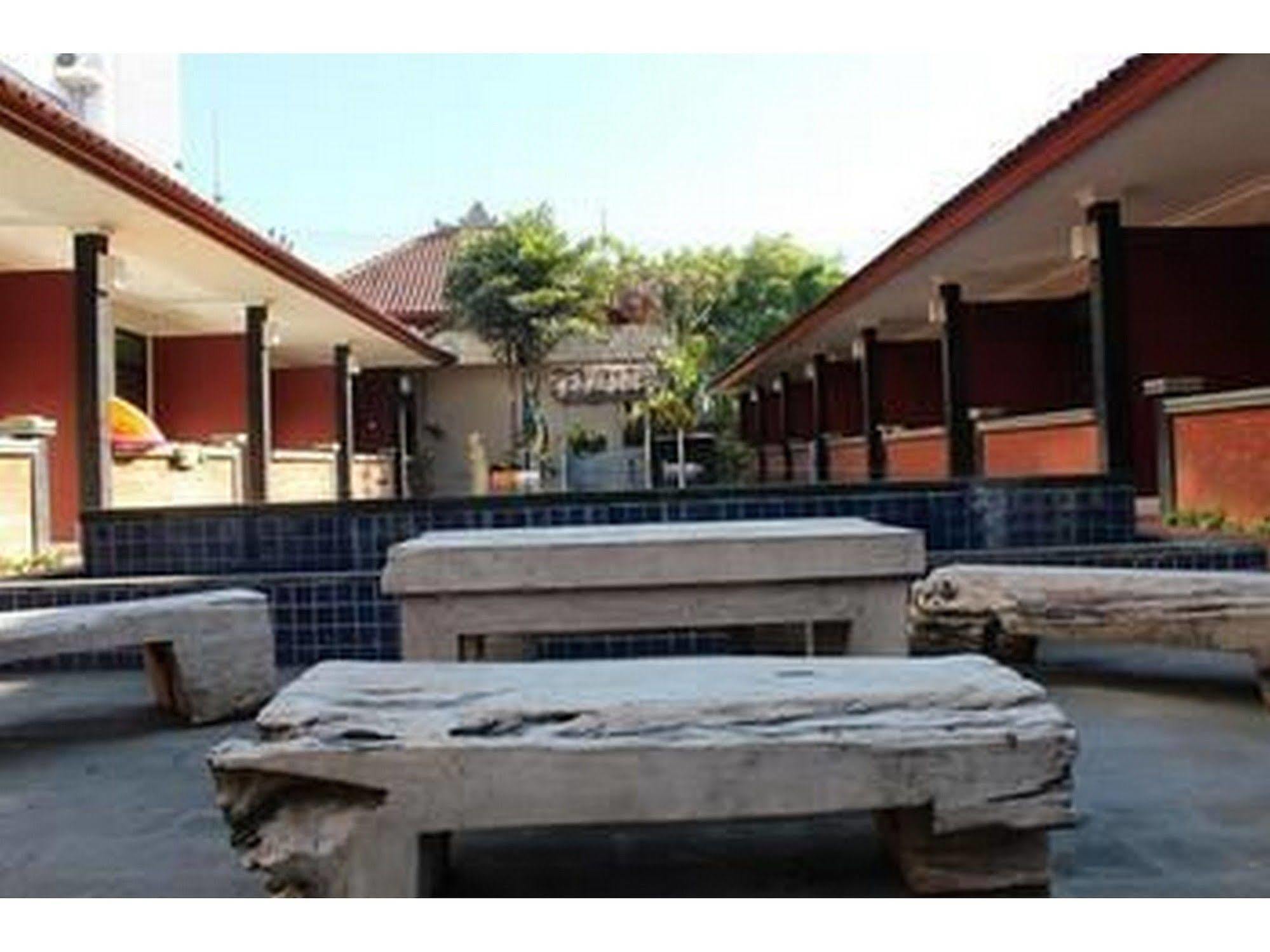 Puri Ganesh Hotel Legian Exterior foto