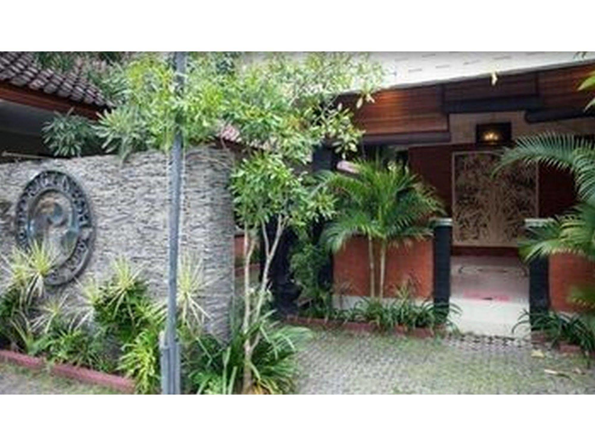 Puri Ganesh Hotel Legian Exterior foto
