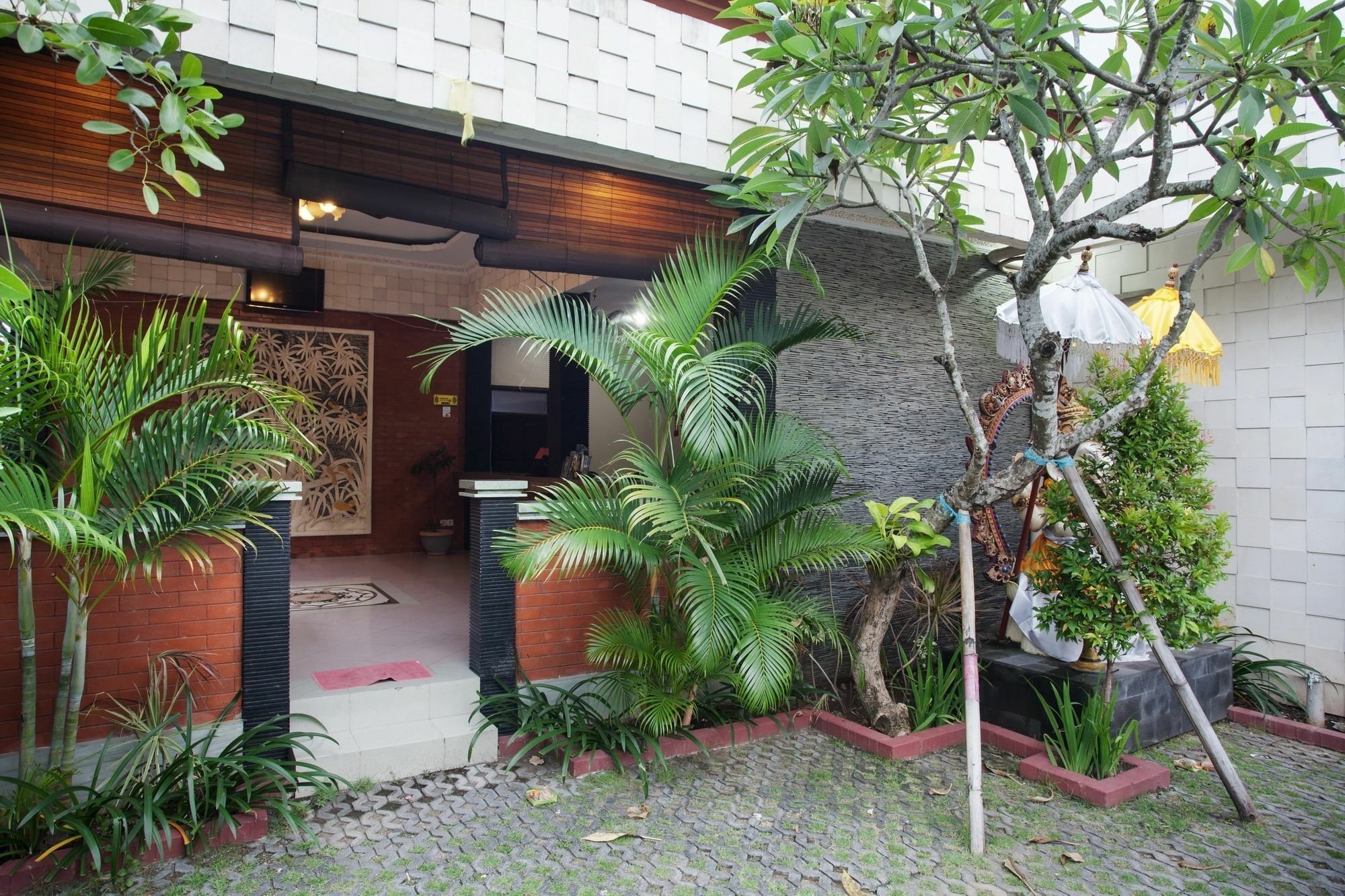 Puri Ganesh Hotel Legian Exterior foto